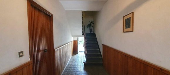 5 rooms Apartment in Perugia, Italy No. 172599 11