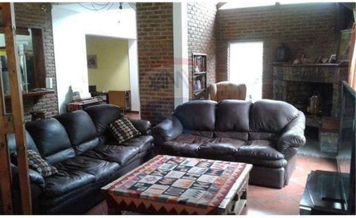 3 bedrooms House in Almirante Brown, Argentina No. 76956