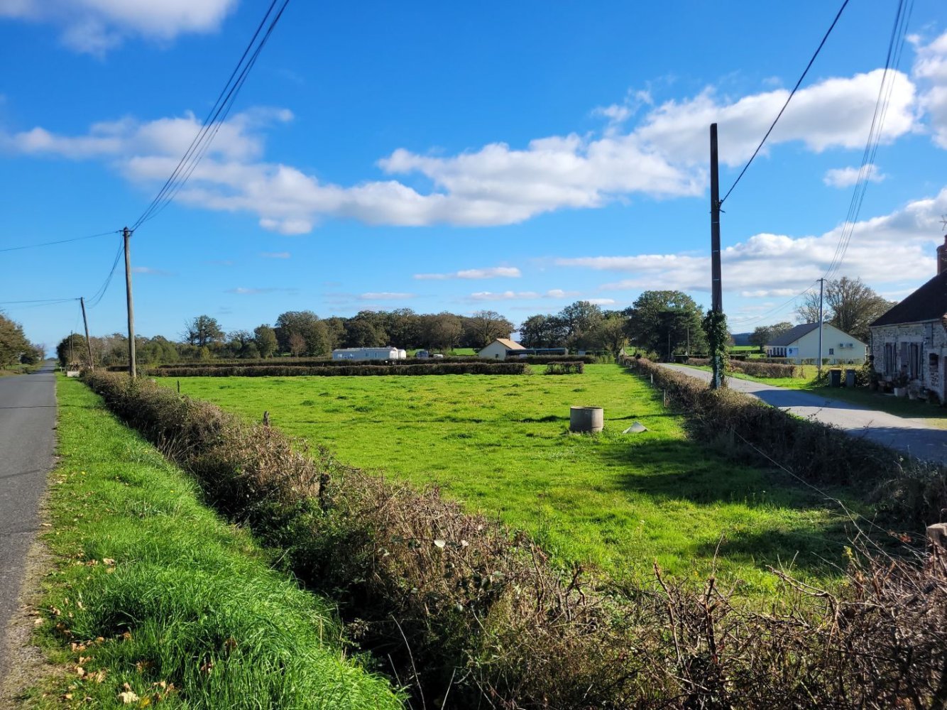  قطعة أرض في Saint-Sauvier, France رقم 108431