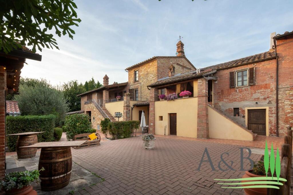 20 bedrooms House in Castiglione del Lago, Italy No. 53668