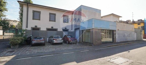 5 rooms Commercial property in Bergamo, Italy No. 296789 2