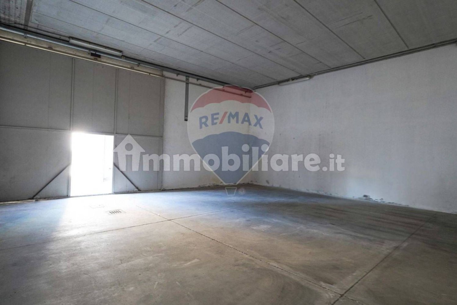 5 rooms Commercial property in Bergamo, Italy No. 296789