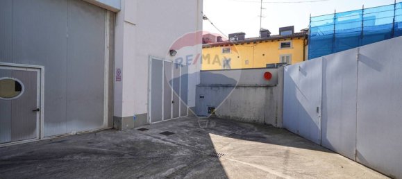 5 rooms Commercial property in Bergamo, Italy No. 296789 4