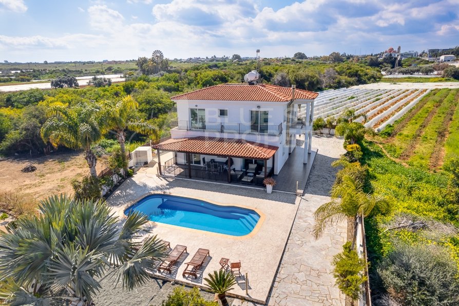 5 bedrooms Villa in Paralimni, Cyprus No. 21133