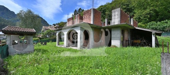 Дом с 15 комнатами в Удине, Италия № 282431 2