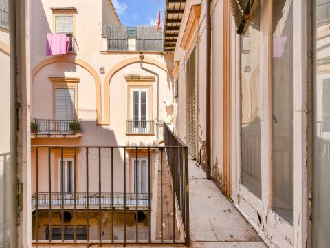 6 bedrooms Apartment in Naples, Italy No. 138898