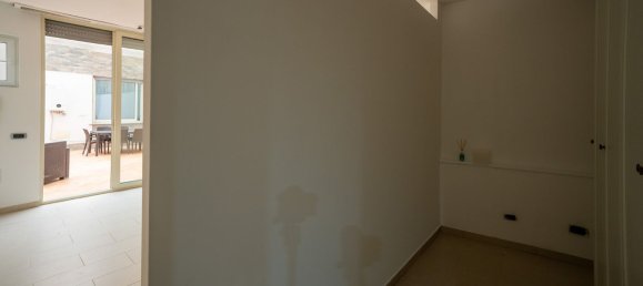 3 bedrooms Apartment in Naples, Italy No. 376473 13