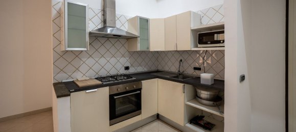 3 bedrooms Apartment in Naples, Italy No. 376473 4