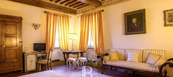  Castillos de 15 dormitorios en Cortona, Italy No. 358180 9