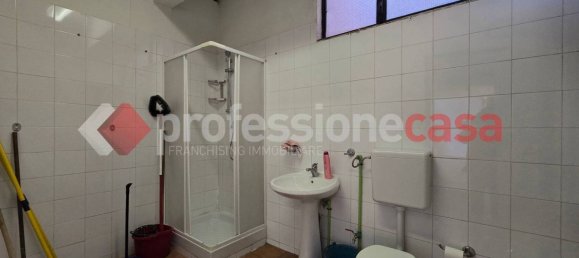 85m² Garage in Rome, Italy No. 53530 10