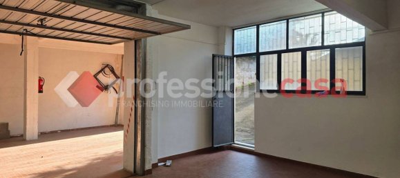85m² Garage in Rome, Italy No. 53530 18