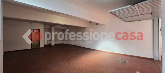85m² Garage in Rome, Italy No. 53530 7