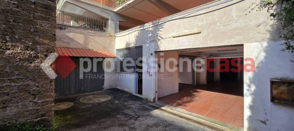 85m² Garage in Rome, Italy No. 53530 3