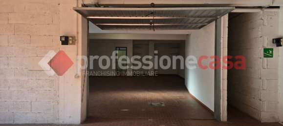 85m² Garage in Rome, Italy No. 53530 4