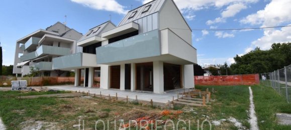 5 rooms Villa in Cesena, Italy No. 17960 4