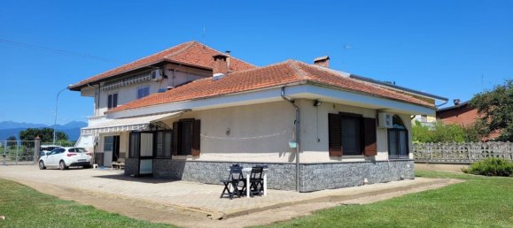 7 rooms Villa in Airasca, Italy No. 273786 2