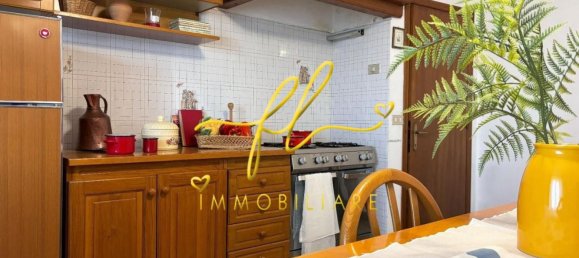 3-salle Appartement à Pomarance, Italy No. 80107 9