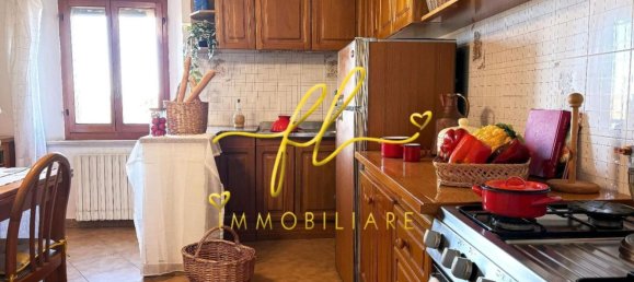 3-salle Appartement à Pomarance, Italy No. 80107 14