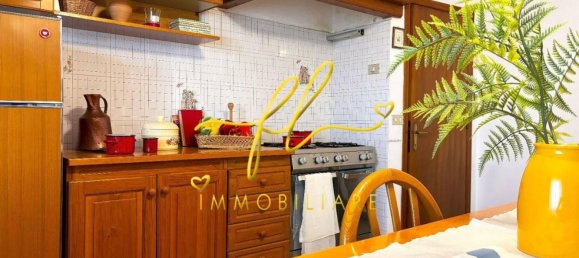 3-salle Appartement à Pomarance, Italy No. 80107 11