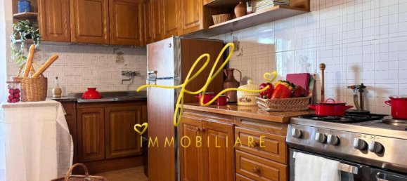 3-salle Appartement à Pomarance, Italy No. 80107 8