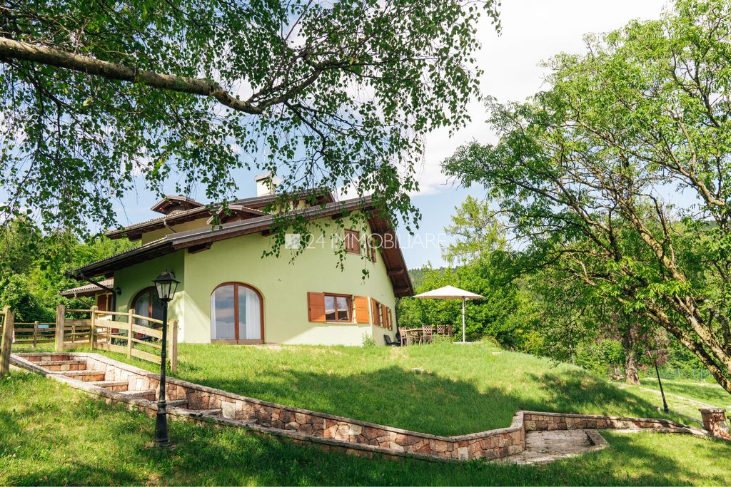 5 bedrooms Villa in Altopiano della Vigolana, Italy No. 274011