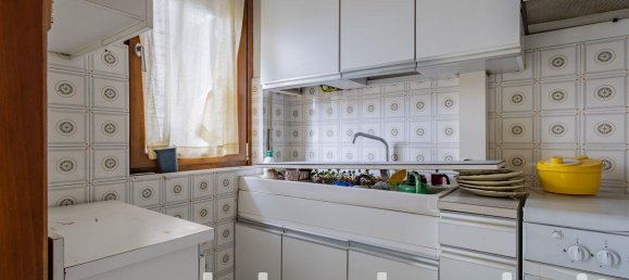 4-salle Appartement à Cesano Maderno, Italy No. 29944 15