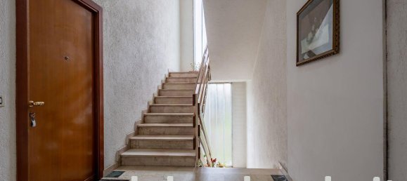 4-salle Appartement à Cesano Maderno, Italy No. 29944 5