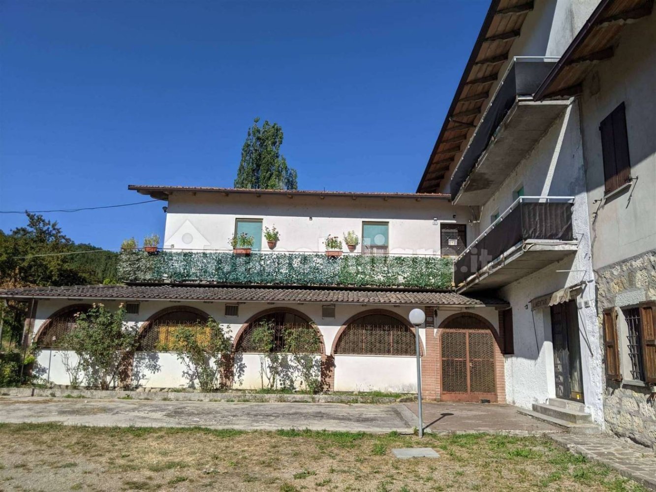 Propiedad comercial de 5 habitaciónes en Pavullo nel Frignano, Italy No. 223916