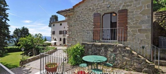 Вилла с 29 спальнями в Каполона, Италия № 124519 16