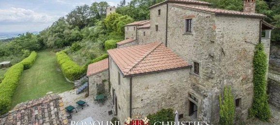 Вилла с 29 спальнями в Каполона, Италия № 124519 14