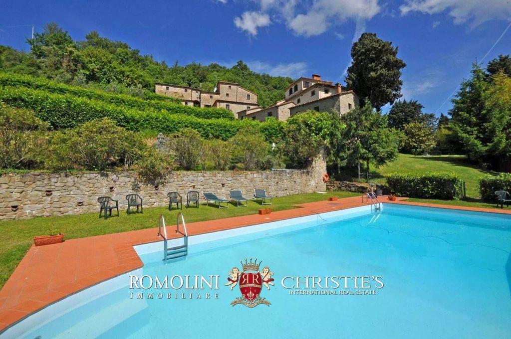 Вилла с 29 спальнями в Каполона, Италия № 124519