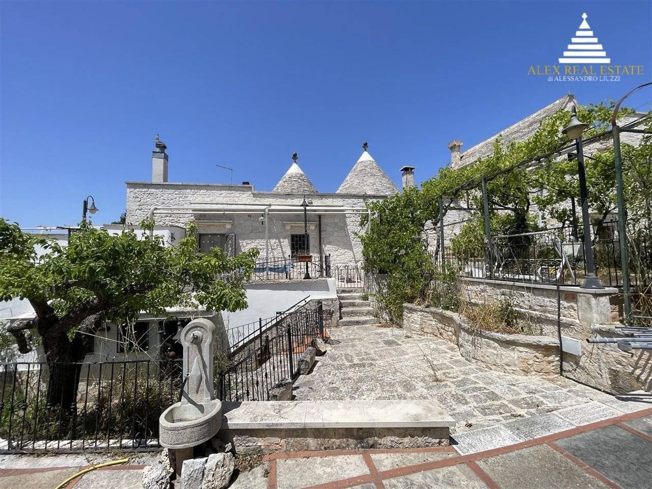 Casa de 4 dormitorios en Martina Franca, Italy No. 343930