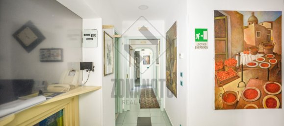 6-salle Appartement à Noto, Italy No. 102978 8