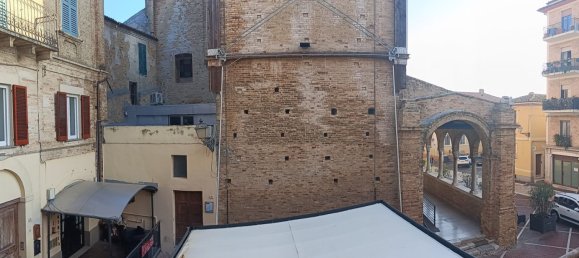 Дуплекс с 4 комнатами в Читта Сант Анджело, Италия № 100605 3