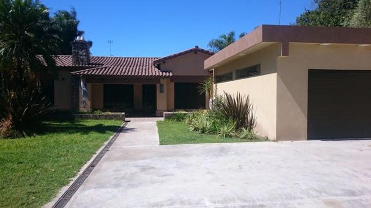 4 bedrooms House in Merlo, Argentina No. 10817