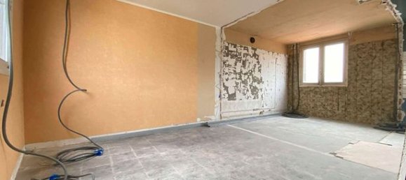 2 bedrooms House in Chalons-en-Champagne, France No. 304504 4