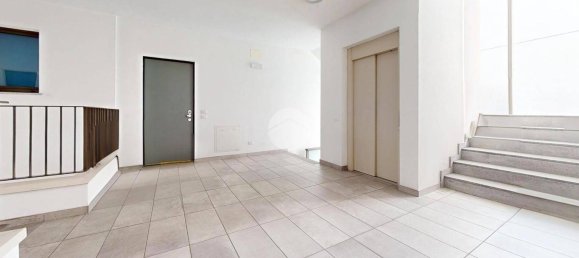 Escritório de 4 divisões em Meda, Italy N.º 168265 22