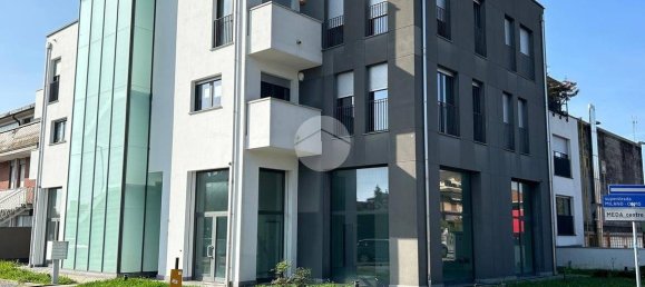 Escritório de 4 divisões em Meda, Italy N.º 168265 2