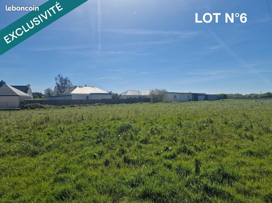 498m² Land in Cleder, France No. 106654