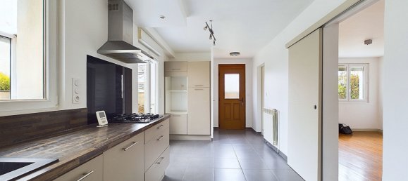 4 bedrooms House in Troyes, France No. 95389 7