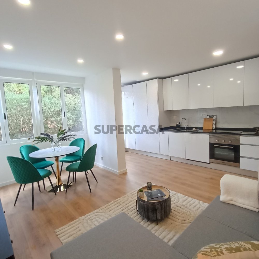 3 bedrooms Apartment in Lisbon, Portugal No. 331551