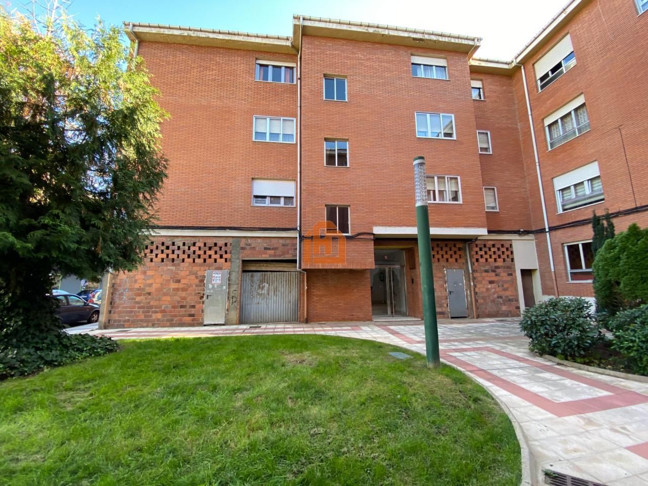 Propiedad comercial en San Andrés del Rabanedo, Spain 129 m² No. 94484