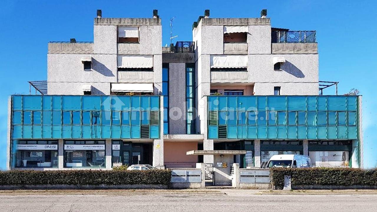 167m² Office in Bareggio, Italy No. 289002