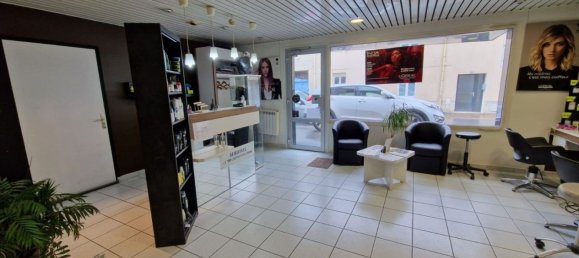 63m² Commercial property in Taissy, France No. 74755 5