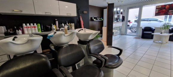 63m² Commercial property in Taissy, France No. 74755 3