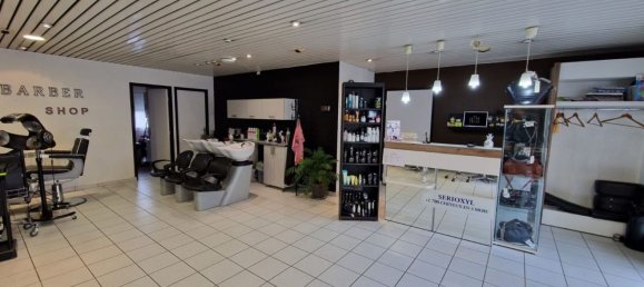 63m² Commercial property in Taissy, France No. 74755 7