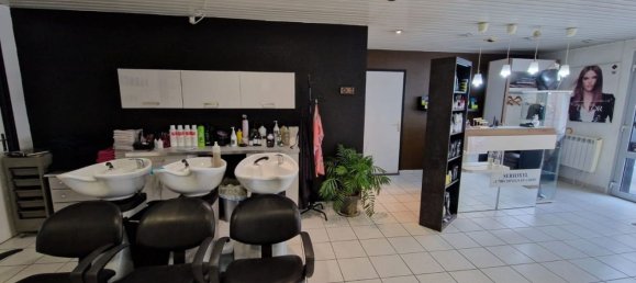 63m² Commercial property in Taissy, France No. 74755 8