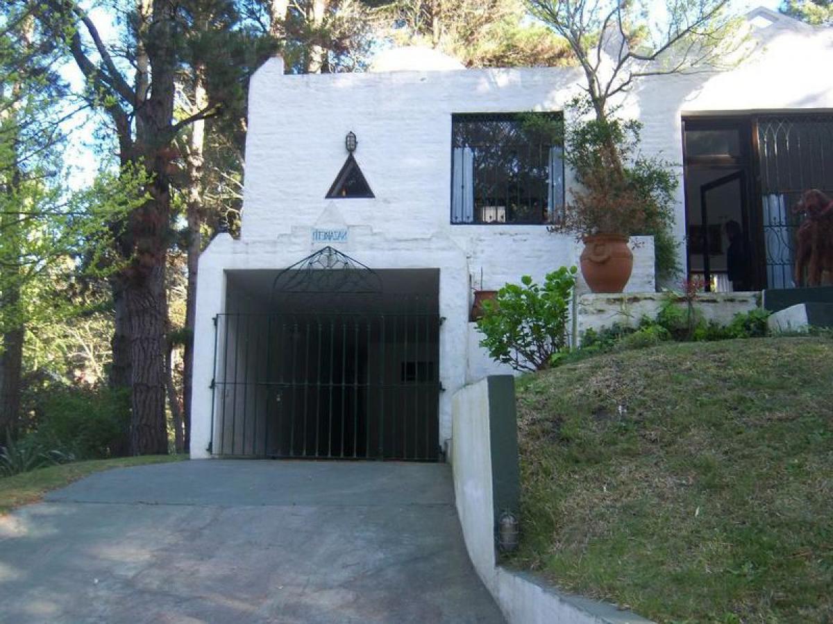 3 bedrooms House in Mar del Plata, Argentina No. 100840