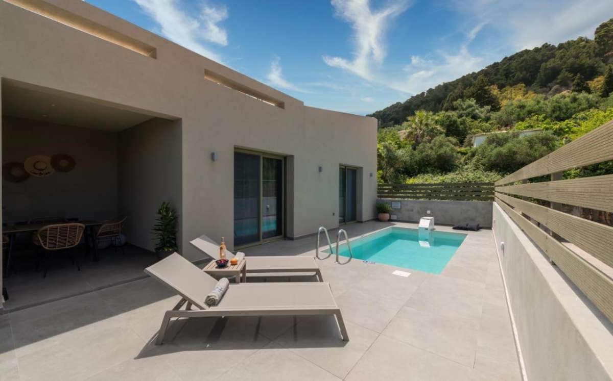 2 bedrooms Commercial property in Zakynthos, Greece No. 8557