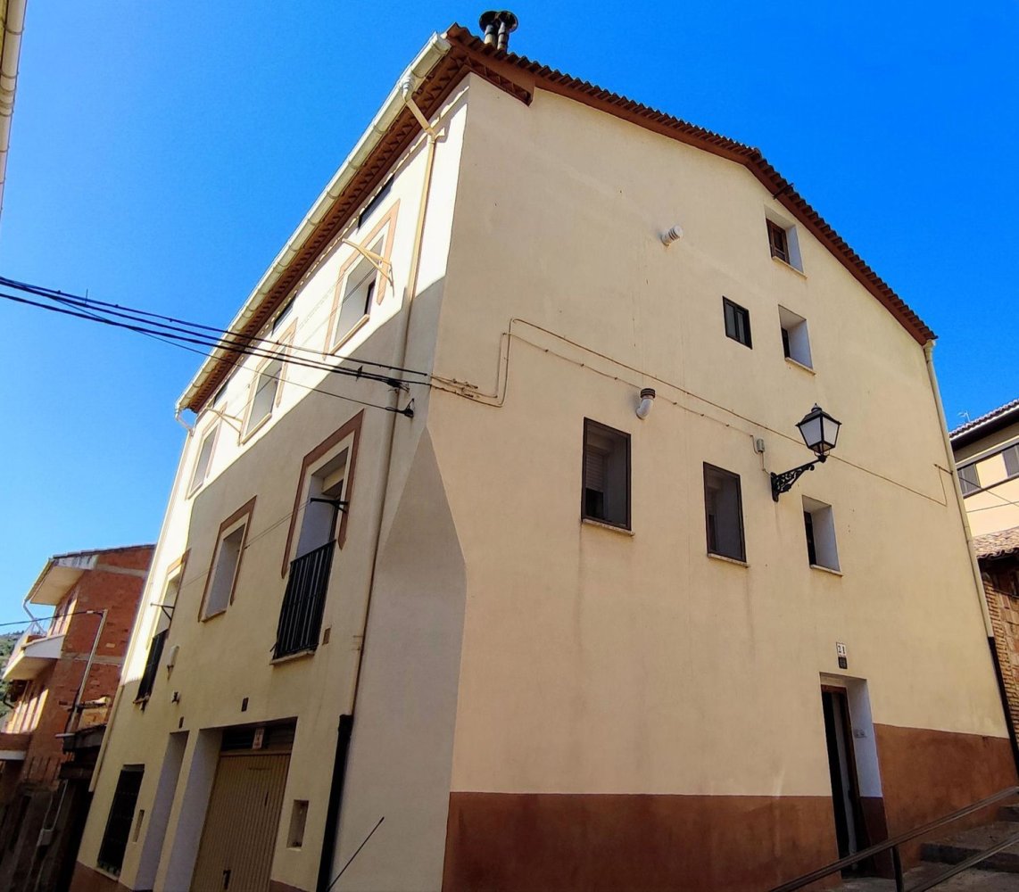 4 bedrooms Apartment in Teruel, Spain No. 277453